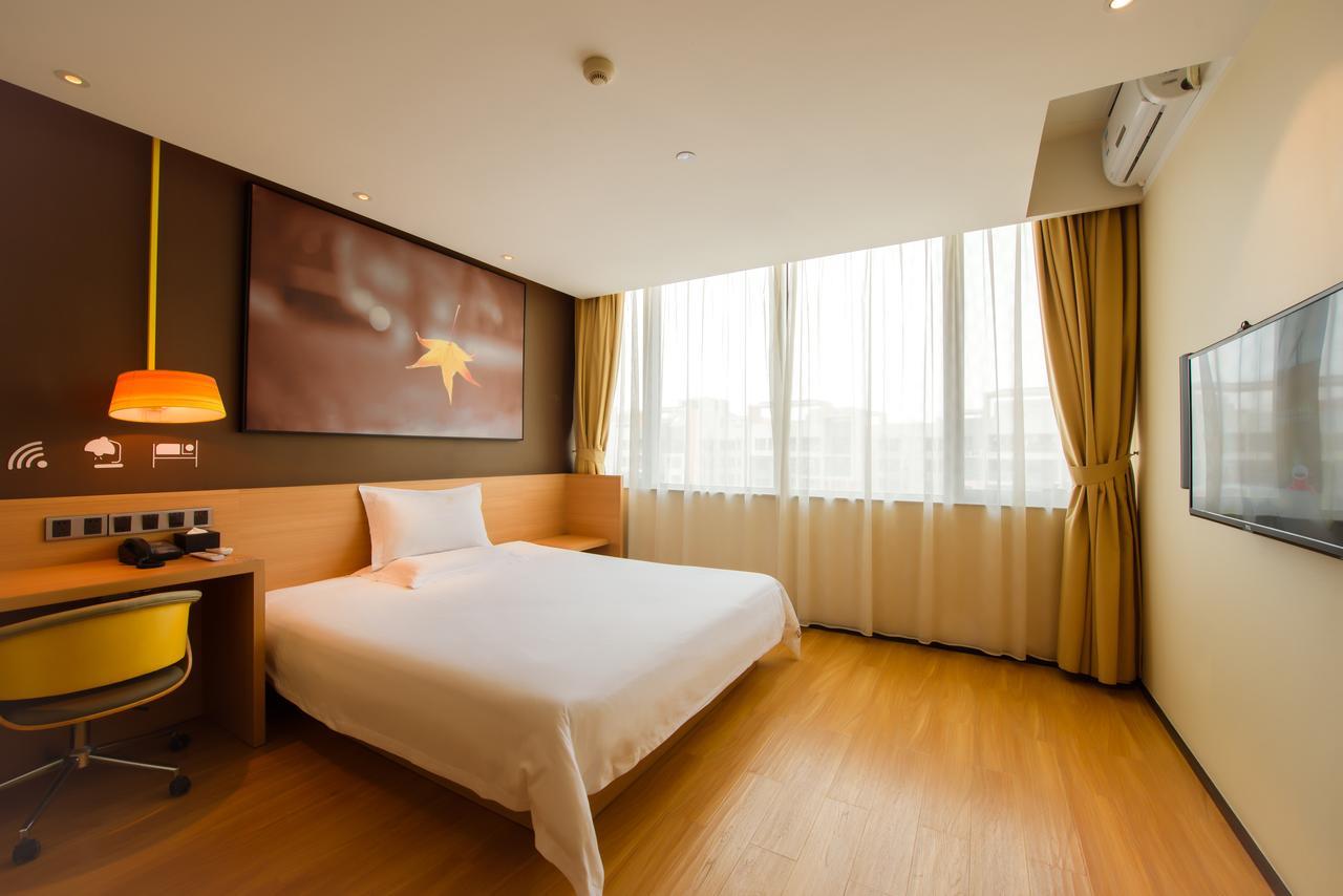 Iu Hotel Urumqi Shinianzi Bus Station Zewnętrze zdjęcie