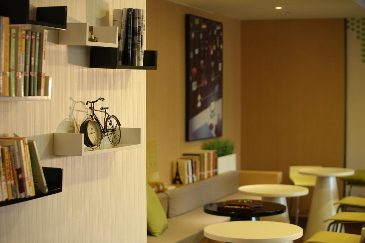 Iu Hotel Urumqi Shinianzi Bus Station Zewnętrze zdjęcie