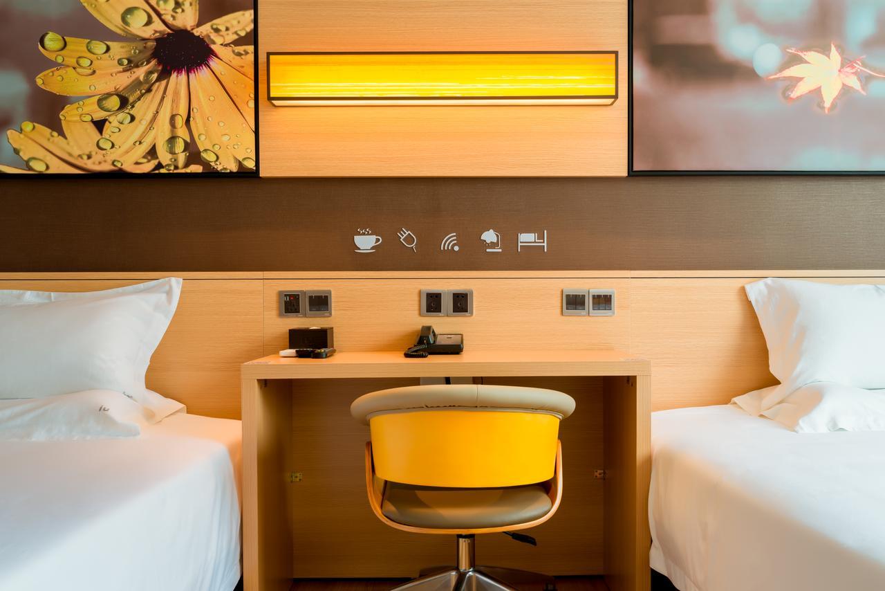 Iu Hotel Urumqi Shinianzi Bus Station Zewnętrze zdjęcie